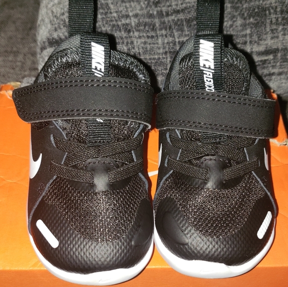 Nike shoes - Picture 7 of 8